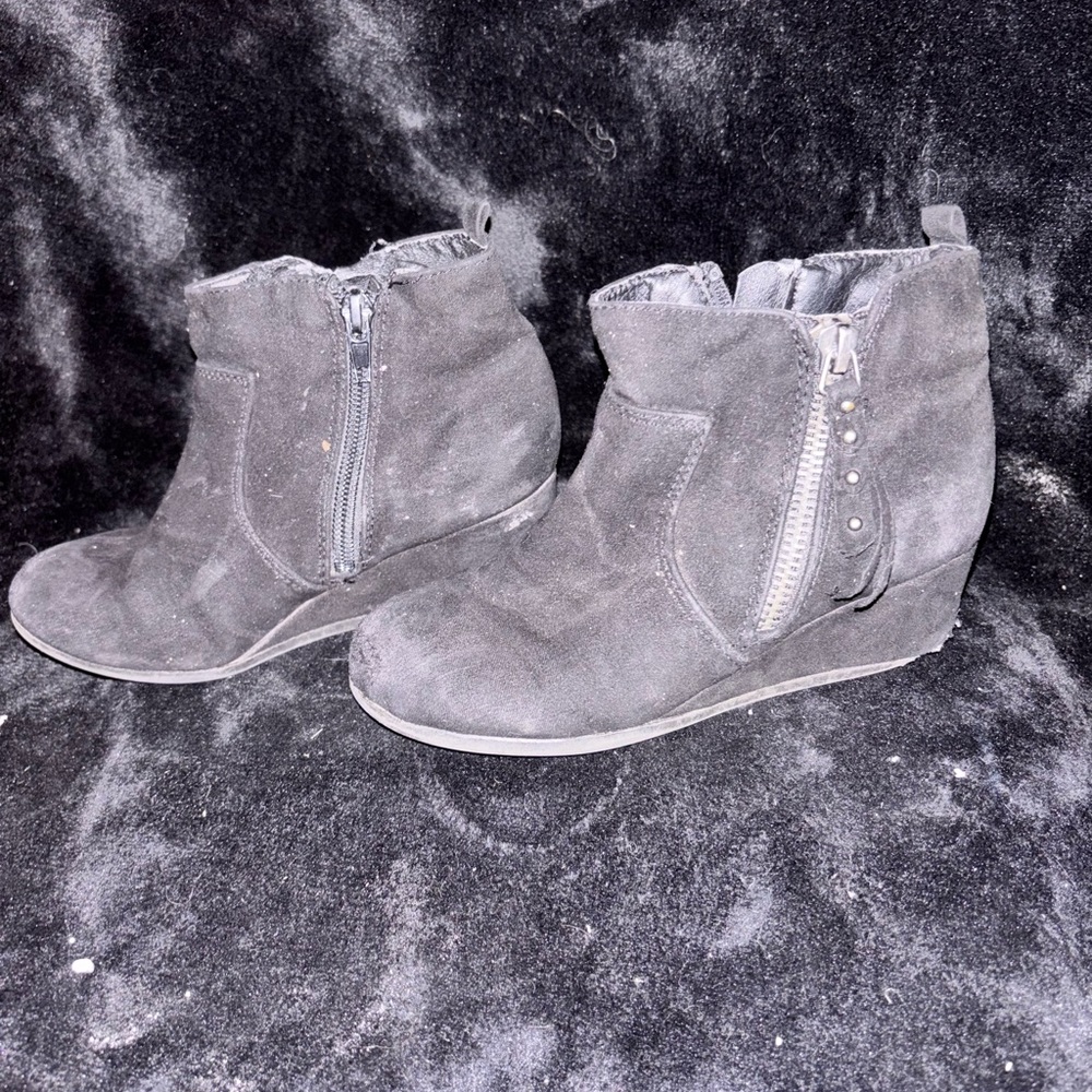 🖤 Kids Black Ankle Boots – Zipper Detail | Size 12 (Youth)